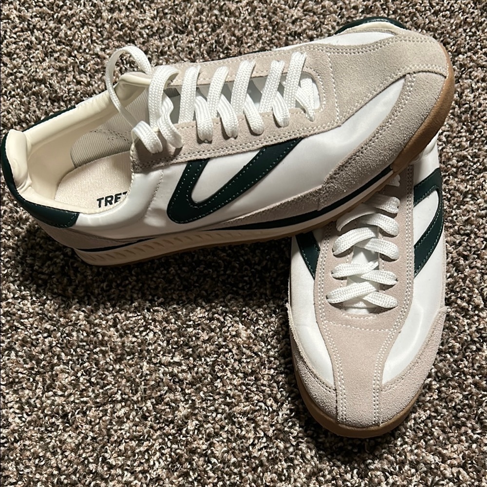 Tretorn White and Green Classic Sneakers - Picture 2 of 7